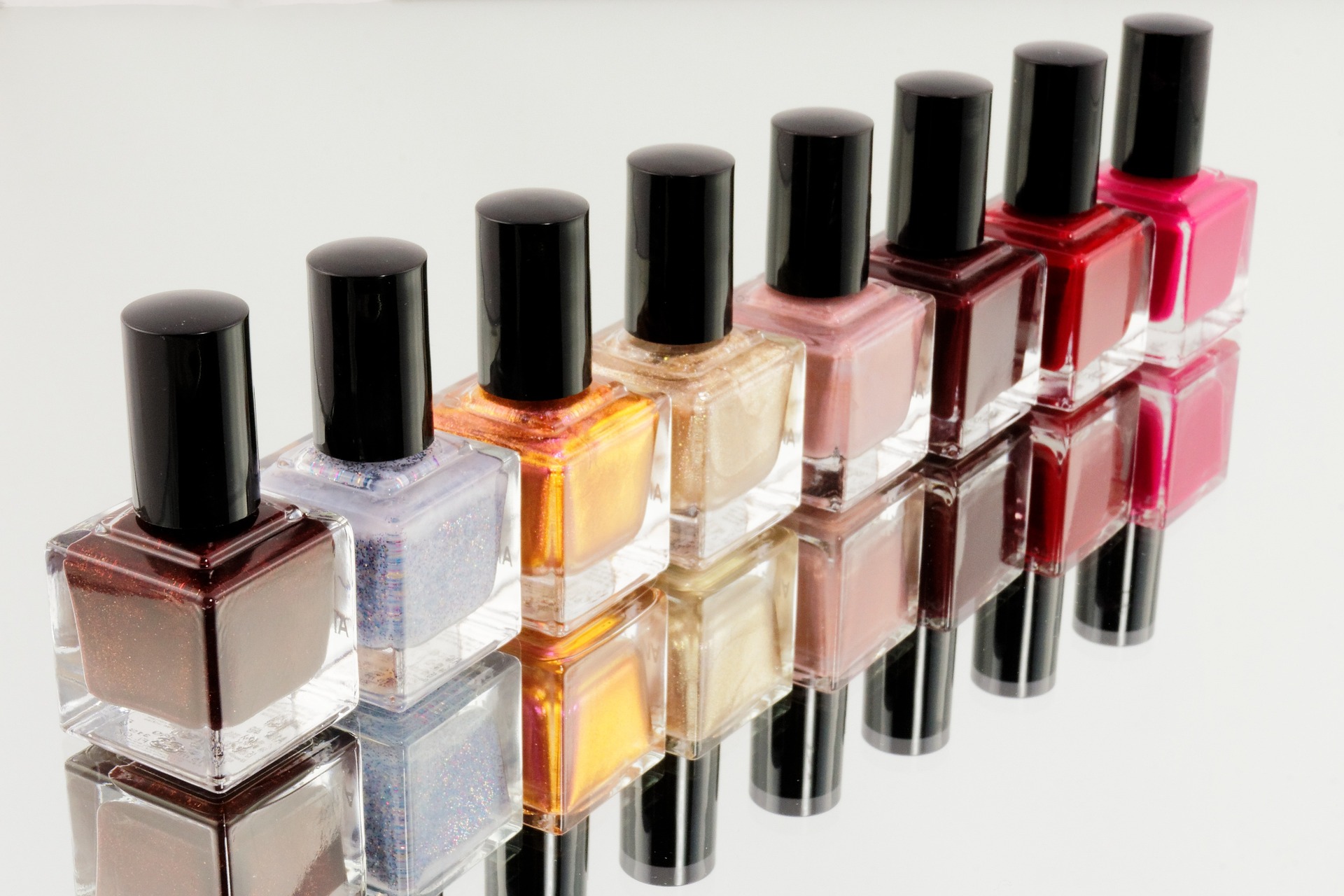 Nurturing Radiant Nails: A Guide to Maintaining Healthy and Beautiful Nails at Home