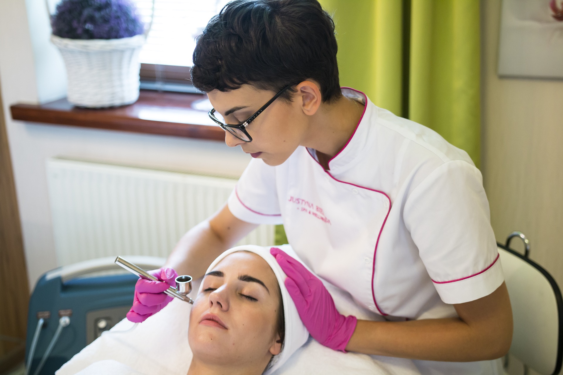 A Step-by-Step Guide: What to Expect During a Facial Treatment
